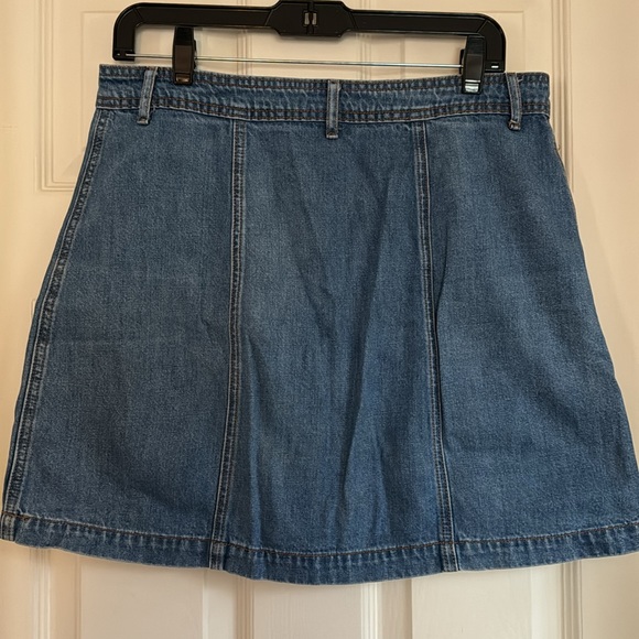 Old Navy A-Line Button-Front Denim Skirt - Picture 3 of 4
